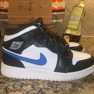 Air Jordan 1 Mid BG